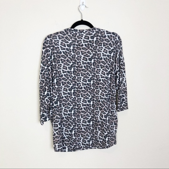 New Philosophy Cozy V-Neck Soft Knit Leopard Print 3/4 Sleeve Top - Picture 8 of 12